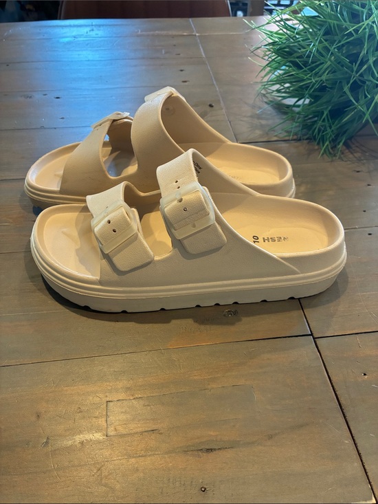 Joe Fresh Shoes - Cream Double Buckle Slide Sandals
Chunky platform style